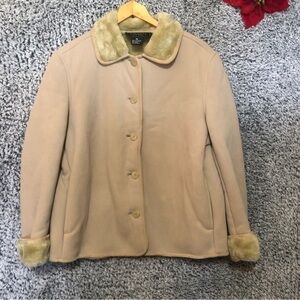 - Beautiful Women’s Tan  Holiday Coaco coat  in Excellent Used Condition